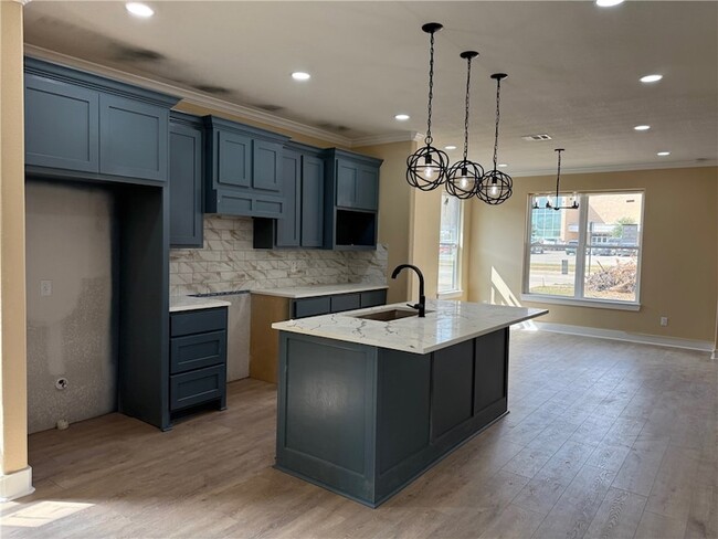 Photo - 807 S Coulter Dr