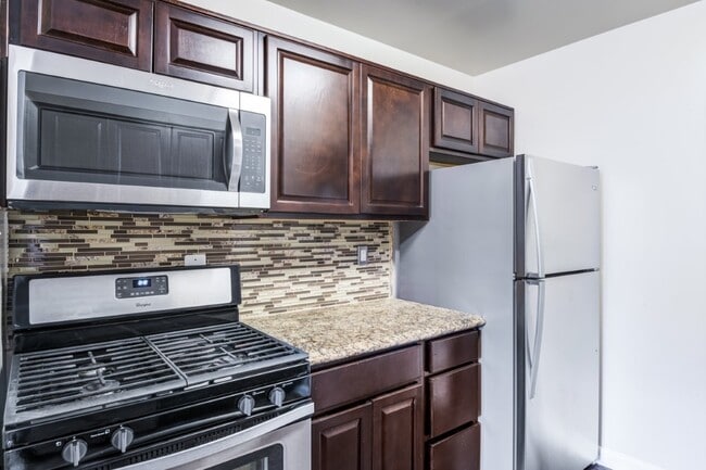 Building Photo - Willow Lake Apartment Homes