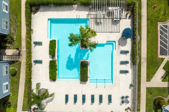 Keystone Apartments Aerial Context Pool - Keystone Apartments