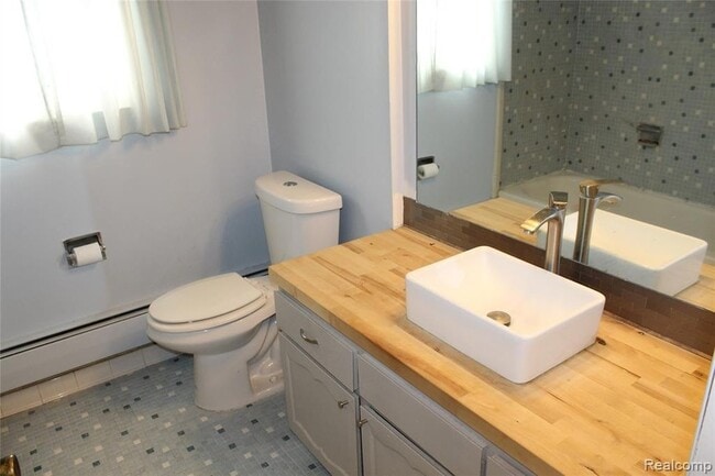 Photo - 26309 Seven Mile W