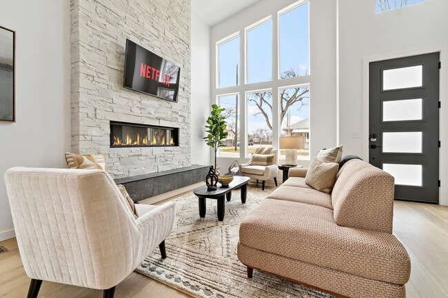 Building Photo - 1530 S Denver Ave Unit ID1308971P