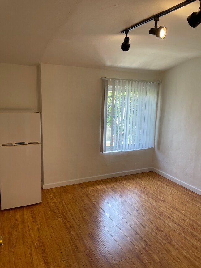 Photo - Westwood Plaza Apartments