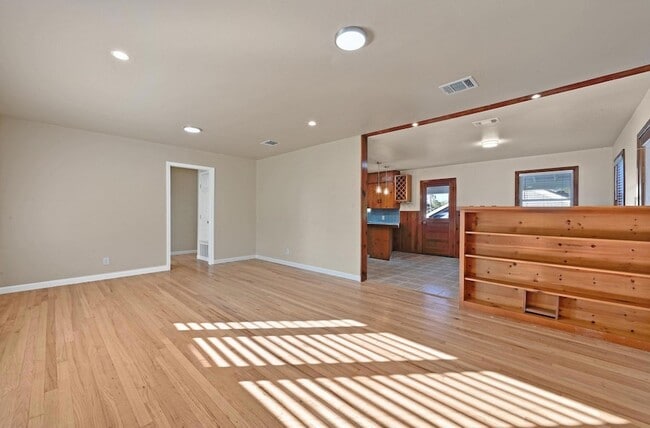 Photo - 1900 Cedar Ave