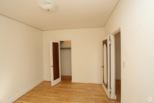 Bedroom - Humboldt Apartments