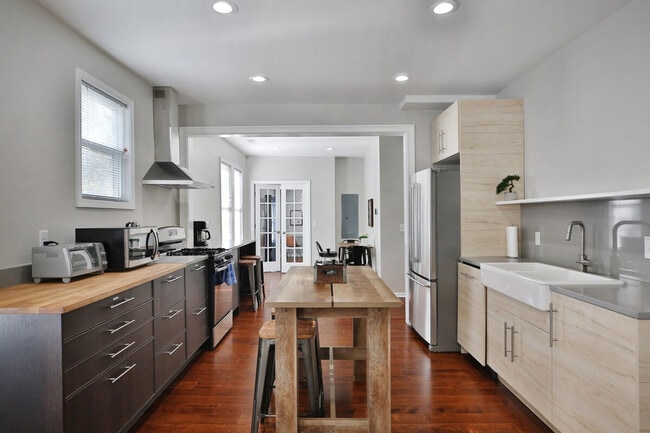 Photo - 137 E Tompkins St Unit ID1364302P