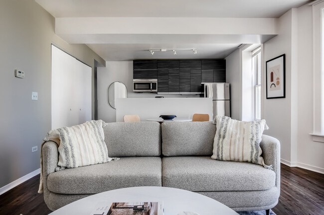 Photo - 30 E Roosevelt Rd Unit FL8-ID802