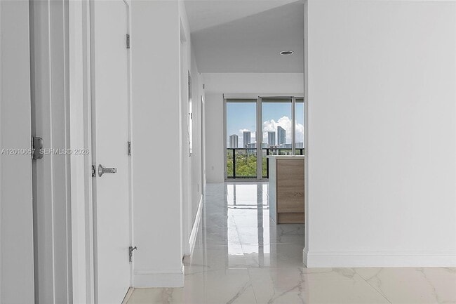 Photo - 16385 Biscayne Blvd Unit 717