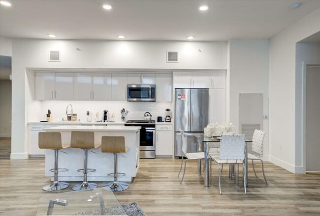 Building Photo - 100 Park Blvd Unit SI ID1467089P