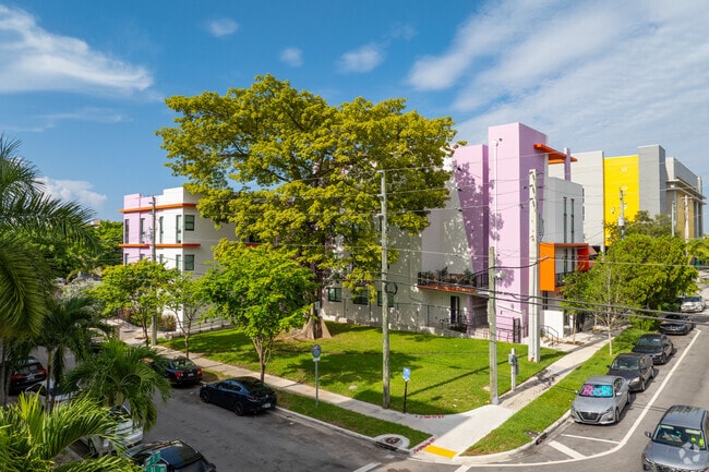 Plum Apartments - Plum Apartments