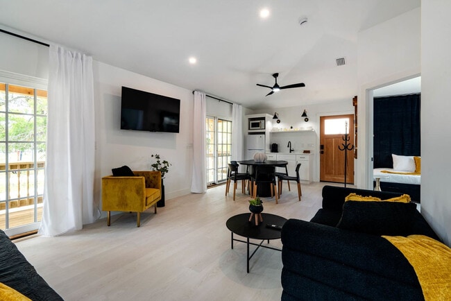 Photo - 28 W Castillo Dr Unit ID1281929P