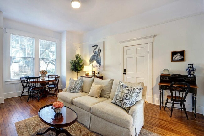 Photo - 306 E Victory Dr Unit ID1369211P