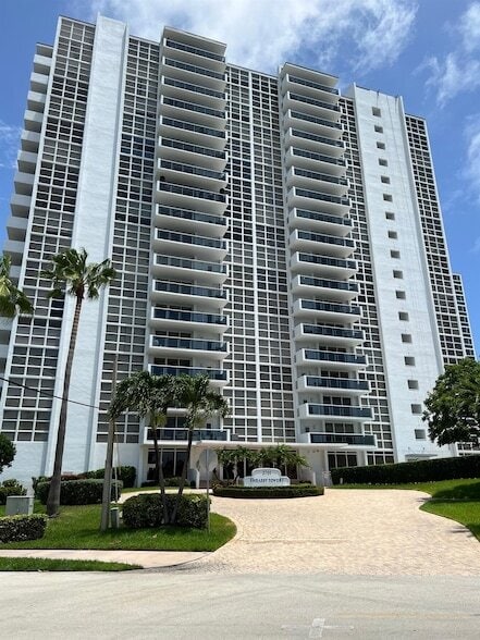 Building Photo - 2701 N Ocean Blvd Unit 3B