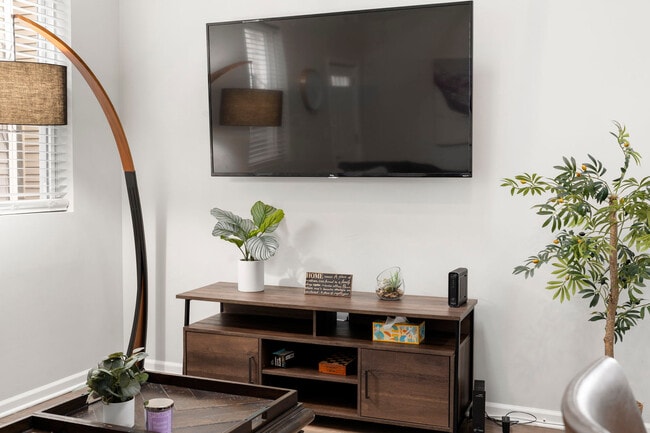 Photo - 712 N Willard Ct Unit ID1244922P