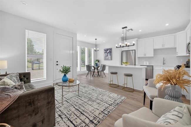 Photo - 5027 Willow Glen Dr Unit B