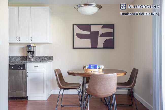 Photo - 877 Heatherstone Way Unit FL2-ID278