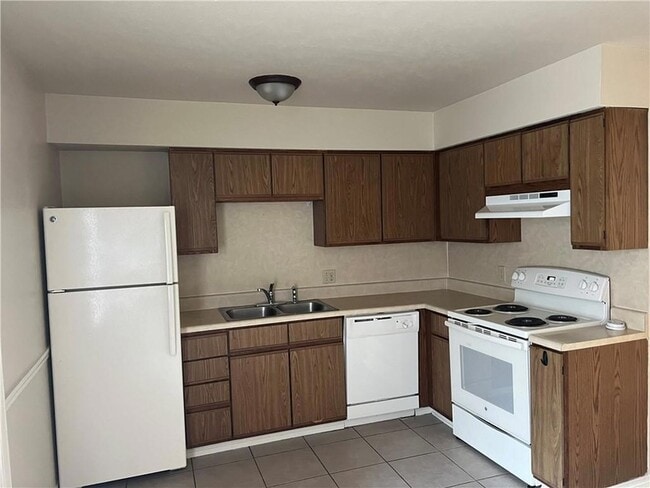 Photo - 126 Lakewood Dr