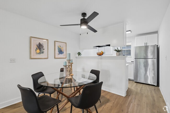 2BR, 1BA - 870SF - Dining Room - ReNew Water's Edge