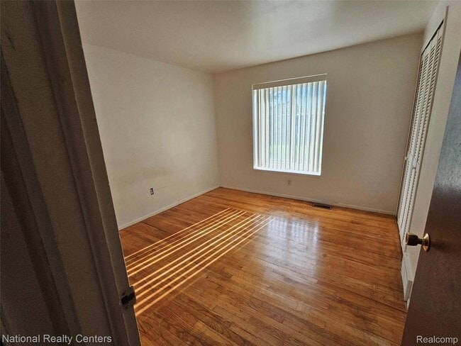 Photo - 29576 City Center Dr Unit 4