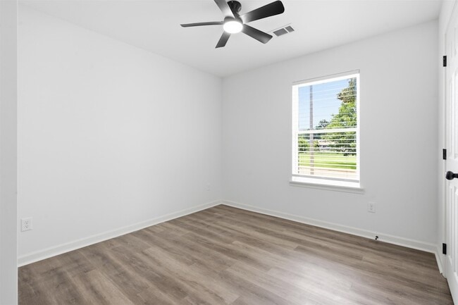 Photo - 1211 Snowden Ave
