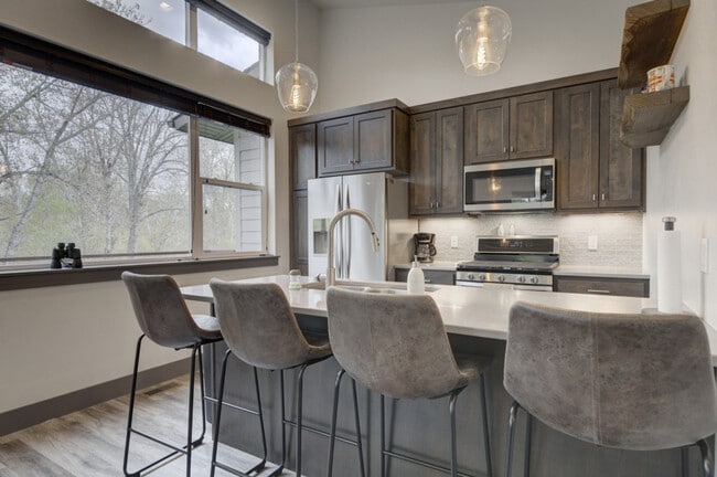 Photo - 46 Locomotive Loop Unit ID1292385P