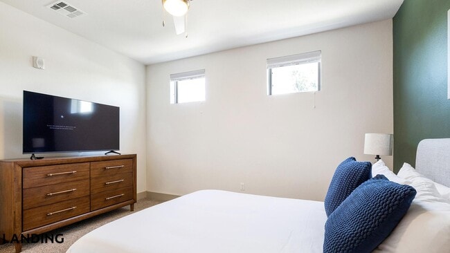 Photo - 707 Seale St Unit 215