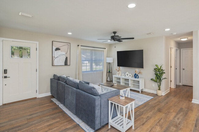 Photo - 130 N Lorraine Dr Unit ID1244296P