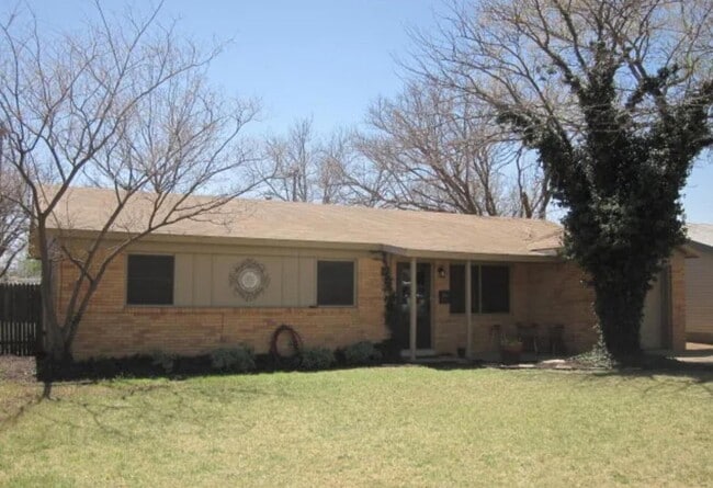 Photo - 5221 41st St