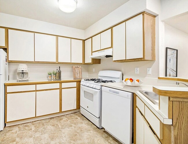 Building Photo - Emerald Park Apartments