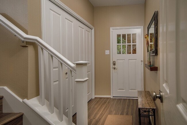 Photo - 60 Woodlily Pl