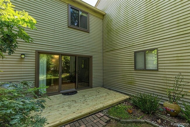 Photo - 1570 Streamwood Ct Unit B8