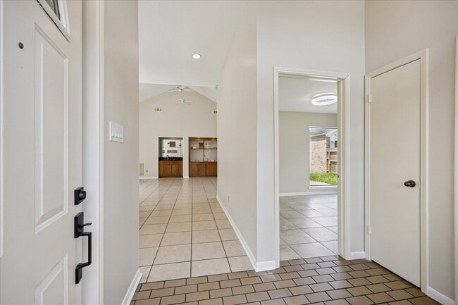Photo - 8018 Cobblefield Ln