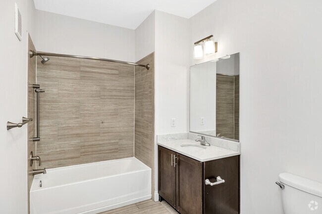 1BR, 1BA - 563SF - Harvard - Bathroom - The Law Building
