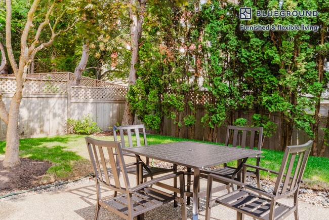 Photo - 1525 NE Iris St