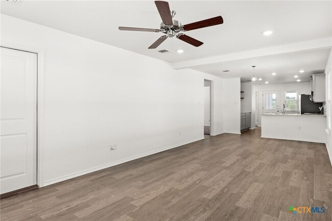 Photo - 317 Monty Ave