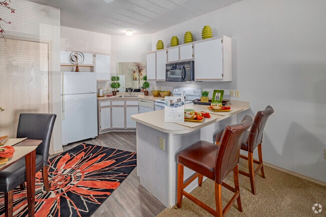 Custom - 2BR, 2BA - 989SF - Kitchen - The Fairways at Moore