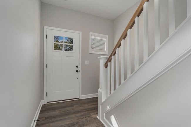 Photo - 407 E 3rd St