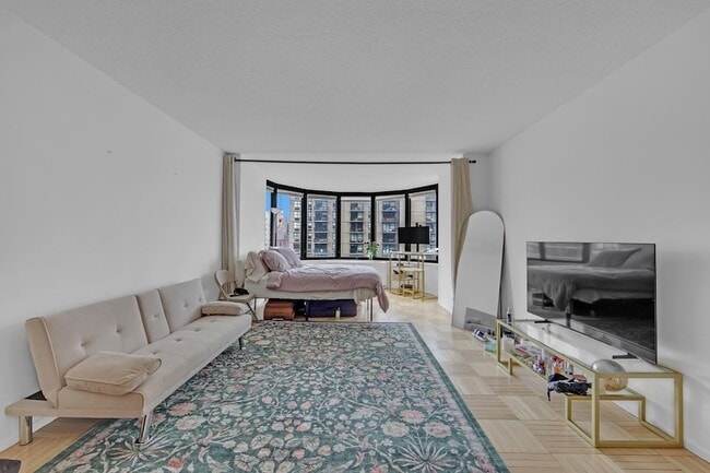 Building Photo - 330 E 38th St Unit 31H