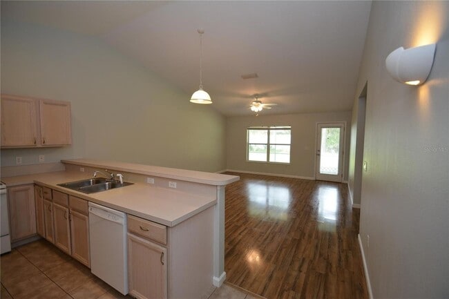 Photo - 37 Eton Ln