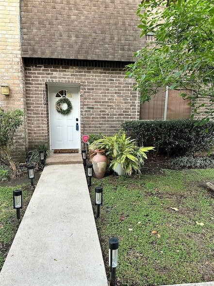 Photo - 840 Threadneedle St Unit 199