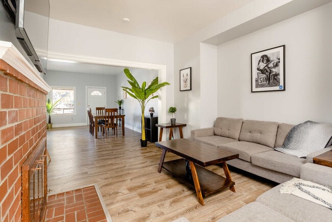 Building Photo - 4004 SE Division St Unit ID1309873P