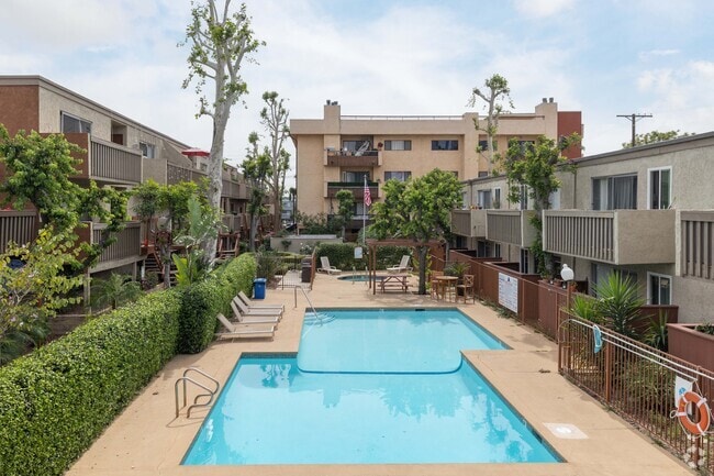 Pool - Alpine Terrace Apartments