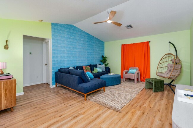 Photo - 1136 9th Square Unit SI ID1467671P