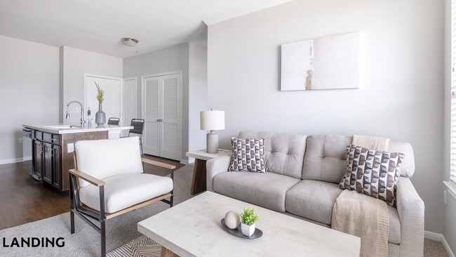 Building Photo - 14807 Woodland Hills Dr Unit 8209