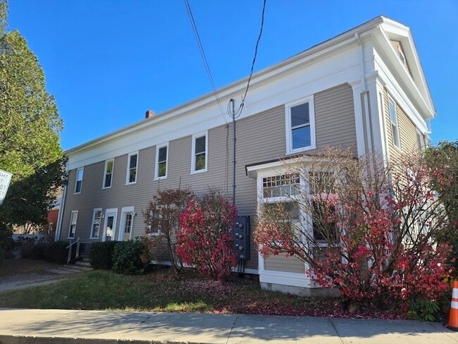 Building Photo - 15 S Main St Unit B