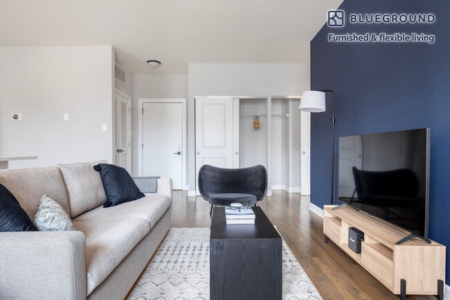 Photo - 911 W School St Unit FL1-ID944