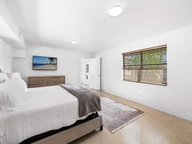 Photo - 413 NE 25th Ave