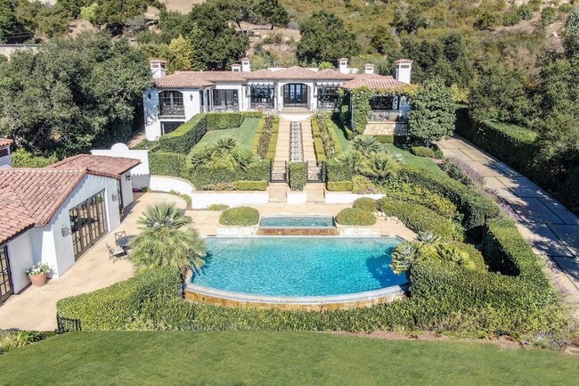 Photo - 700 E Mountain Dr