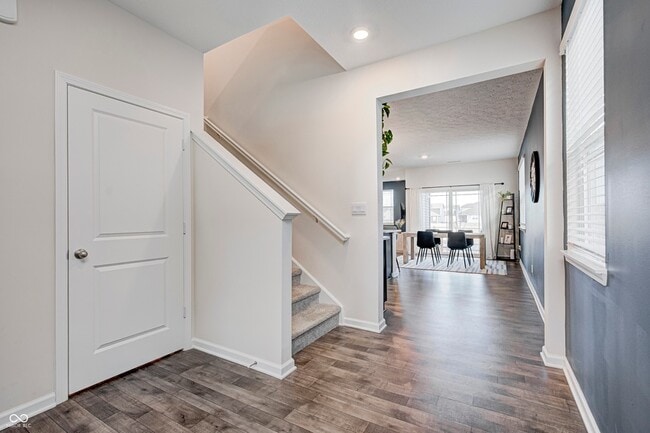 Photo - 2214 Warbler St