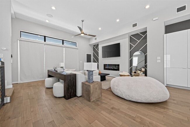 Photo - 607 Memorial Heights Dr