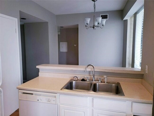 Photo - 2002 N Fitzhugh Ave Unit 1